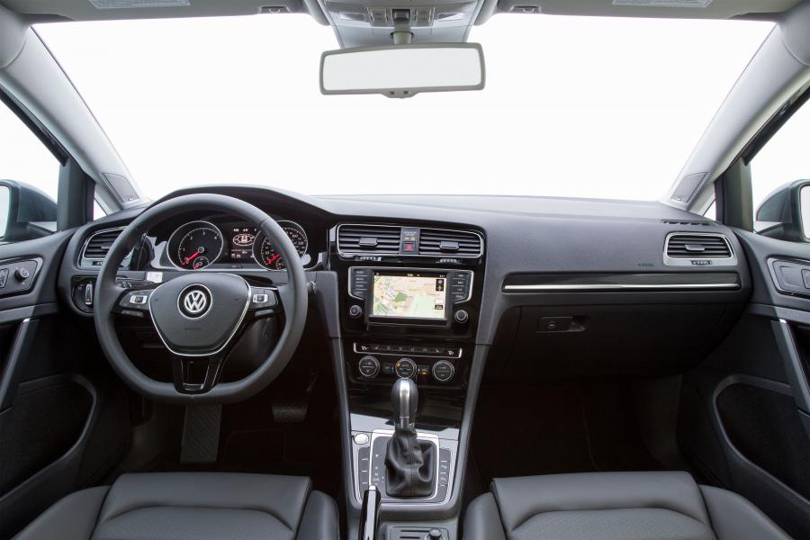  Volkswagen Golf TDI SportWagen 2016 года  (US) (фото 8 из 11)